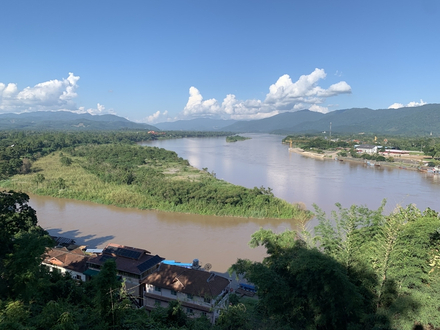 Au fil de l'eau nous arrivons à la frontière Laotienne, Myanmaraise et Thaïlandaise.