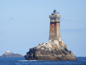 Bretagne: la rénovation du phare de Tévennec, un chantier 