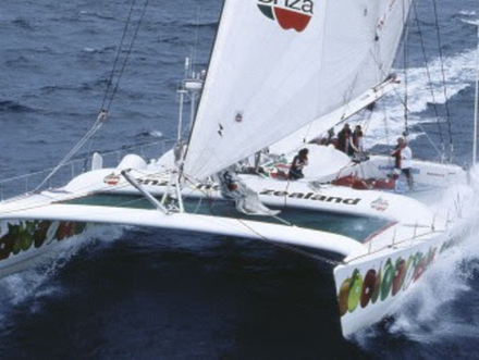 Le catamaran remporte le Trophée Jules Verne en 74 jours, 22 heures et 17 minutes en 1994. Le catamaran remporte le Trophée Jules Verne en 74 jours, 22 heures et 17 minutes en 1994.