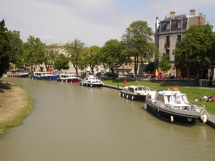 Le canal du Midi a Carcassonne Le canal du Midi a Carcassonne