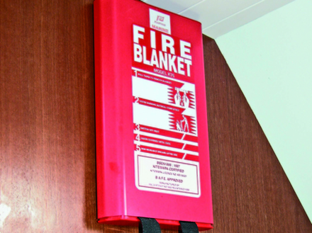 Couverture anti-feu à placer dans la cuisine Couverture anti-feu à placer dans la cuisine