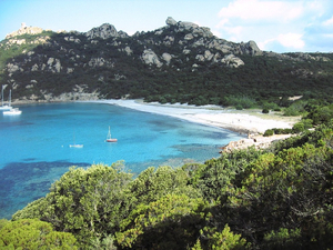 En Corse, un luxueux restaurant de plage, un projet d'amarrage de yachts et une polémique
