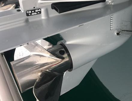 Un engrenage cassé et perce l'embase. Accident ou défaut d'entretien ? Nautisme Article