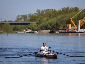 Un navigateur français va faire Varsovie-Paris à la rame pour étudier la pollution des rivières