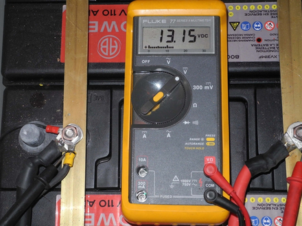 Contrôle de la tension des batteries Nautisme Article