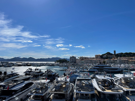 Vieux-Port de Cannes lors de la dernière édition du Yachting Festival - septembre 2022 Vieux-Port de Cannes lors de la dernière édition du Yachting Festival - septembre 2022