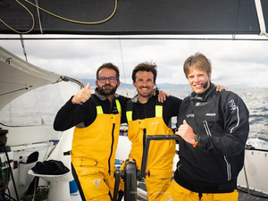 Pro Sailing Tour : coups tactiques, vent faiblard et orques à la sortie de Gibraltar !