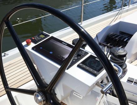 Moniteur sur X-Yachts Nautisme Article
