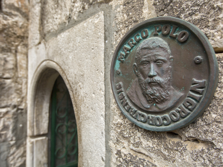 Vous pouvez visiter la supposée maison de Marco Polo à Korčula. Vous pouvez visiter la supposée maison de Marco Polo à Korčula.