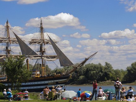 Le navire Amerigo Vespucci à la Grande Parade (2008). Le navire Amerigo Vespucci à la Grande Parade (2008).