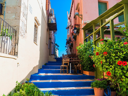Une rue très colorée de la ville de La Chanée Une rue très colorée de la ville de La Chanée