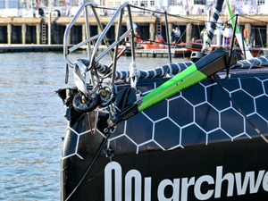  11th Hour Racing Team, leader de la course, est contraint de suspendre sa course après avoir été percuté par GUYOT environnement - Team Europe