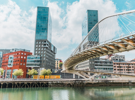 Le pont Zubizuri classé au Patrimoine Mondial de l'UNESCO en 2006