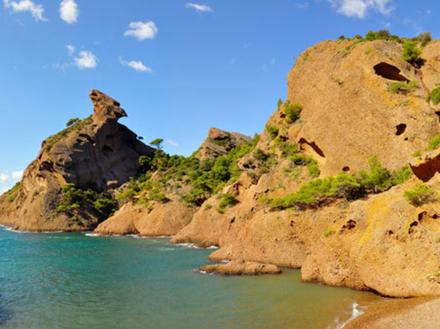 Les calanques de Figuerolles se trouvent a 30 minutes a pied du centre-ville de La Ciotat. Les calanques de Figuerolles se trouvent a 30 minutes a pied du centre-ville de La Ciotat.