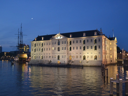 Le Musée National Maritime dans le quartier du port 