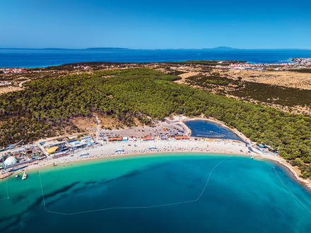 La plage de Zrce, l'Ibiza Croate sur l'île de Pag La plage de Zrce, l'Ibiza Croate sur l'île de Pag
