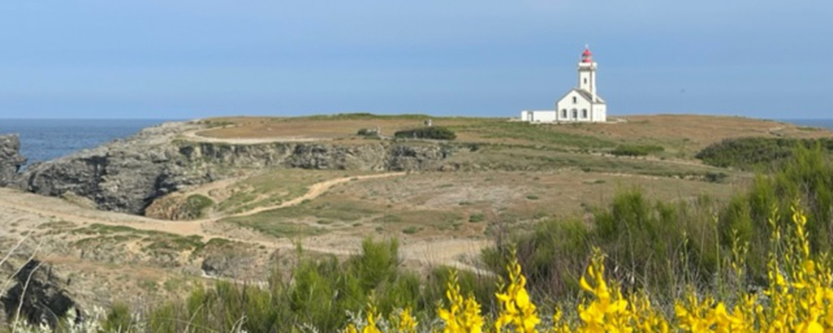 Histoire des phares du Morbihan : le phare des Poulains à Belle-Île-en-Mer