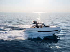 Edition spéciale Vogue White de l'Invictus TT420 au prochain Yachting de Cannes