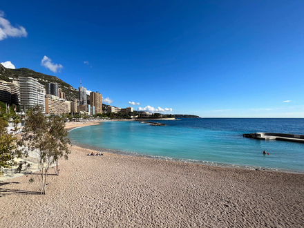La grande plage du Larvotto La grande plage du Larvotto