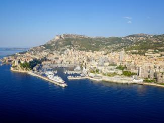 Escale à Monaco, principauté luxueuse au bord...