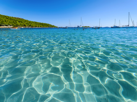 Si vous partez explorer l'île de Murter en bateau, vous aurez l'assurance du dépaysement, de la détente et de la découverte. 