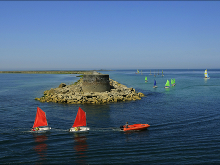 Cours de voile dans la rade de Cherbourg-en-Cotentin