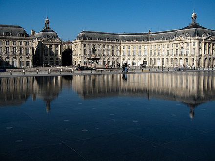 Bordeaux et son celebre miroir d'eau Bordeaux et son celebre miroir d'eau
