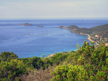 Les iles Sanguinaires vues du sentier des Cretes 