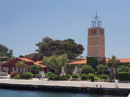 Le port de l'île de Bendor Le port de l'île de Bendor