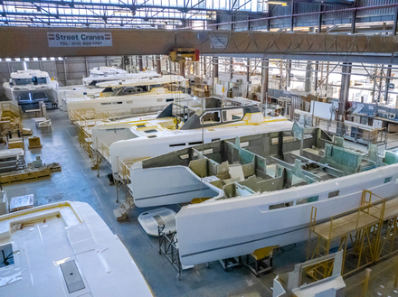 Ligne de production du Leopard 50 au chantier Robertson & Caine