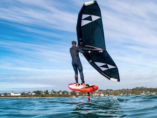 Wingfoil : la glisse qui a le vent en poupe