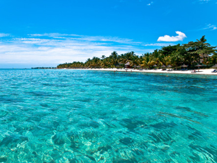 Cette plage est assez fréquentée en été, mais vous trouverez toujours un endroit pour poser votre serviette et profiter de ce cadre. Cette plage est assez fréquentée en été, mais vous trouverez toujours un endroit pour poser votre serviette et profiter de ce cadre.