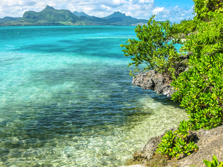 Plusieurs parcours permettent de découvrir l'île et vous pourrez en faire le tour en 1h30 environ. 