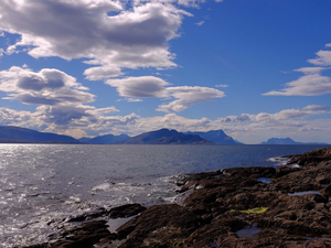 Voyage dans le Salten, en Norvège, sous le soleil de minuit