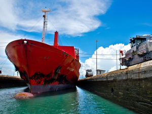 Le canal de Panama craint de manquer d'eau pour ses écluses