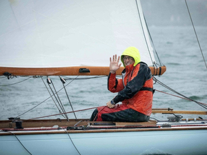 Christian Monachon, grand vainqueur de la 50ème Syz Translémanique en Solitaire à bord d'un voilier construit en 1932