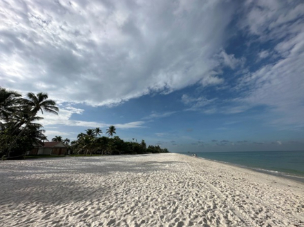 Magnifique plage de sable blanc