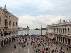 Surtourisme: Venise va tester une taxe visant les touristes à la journée