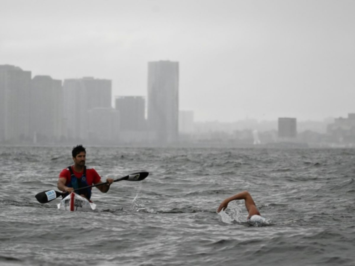 British Endurance Swimmer Completes 500 km Swim in Hudson River to Raise Awareness About Water Pollution