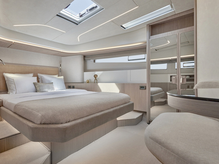 La Prestige F4 a reçu le prix du « Best Interior Design », dans la catégorie des yachts entre 45 et 64 pieds. La Prestige F4 a reçu le prix du « Best Interior Design », dans la catégorie des yachts entre 45 et 64 pieds.