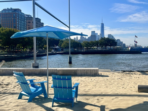 A Manhattan, on bronze au pied des buildings