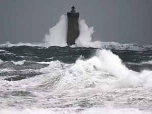Tempête Ciaran : des vents records et des dégâts sur nos littoraux