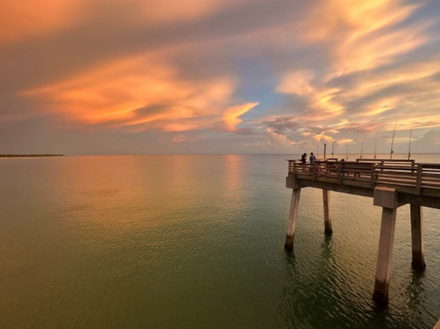 Coucher de soleil à Sharky's on the Pier.