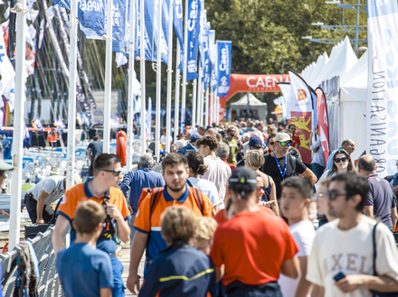 Village D&eacute;part, &agrave; Caen