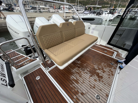 La banquette arrière est repliable pour laisser place à la pêche. Mais elle manque de confort. Peut-être qu'une option serait bienvenue pour les seuls croiseurs.