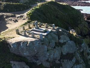 Sur un îlot de Saint-Malo, l'érosion menace la tombe de Chateaubriand