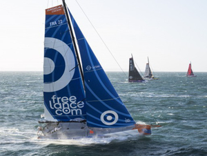 Privés de grand-voile, Guirec Soudée et Freelance.com poursuivent leur course vers Lorient