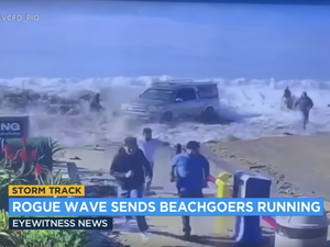 Vidéo : des vagues géantes s'écrasent sur la côte ouest américaine