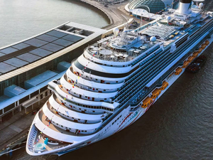 Le premier bateau de croisière construit en Chine prend le large pour son voyage inaugural