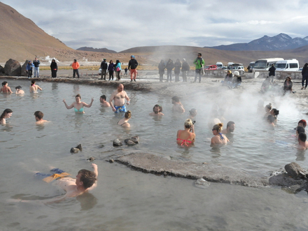 Bains Thermaux près des geysers de Tatio Bains Thermaux près des geysers de Tatio